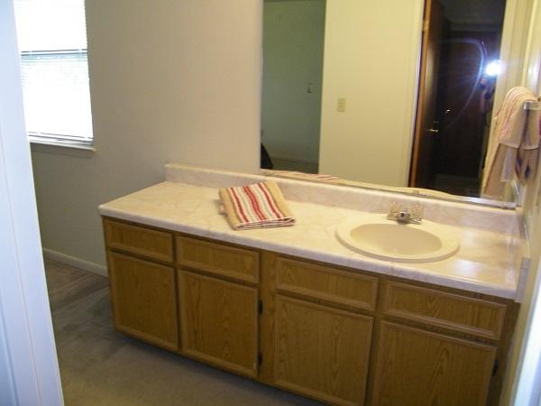 OAK TREE MANOR - Residential Lease