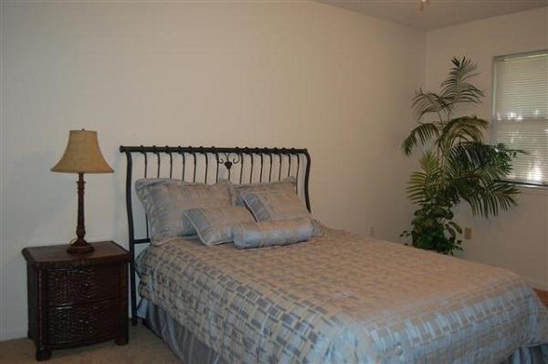 OAK TREE MANOR - Residential Lease