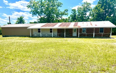 A home in DeFuniak Springs