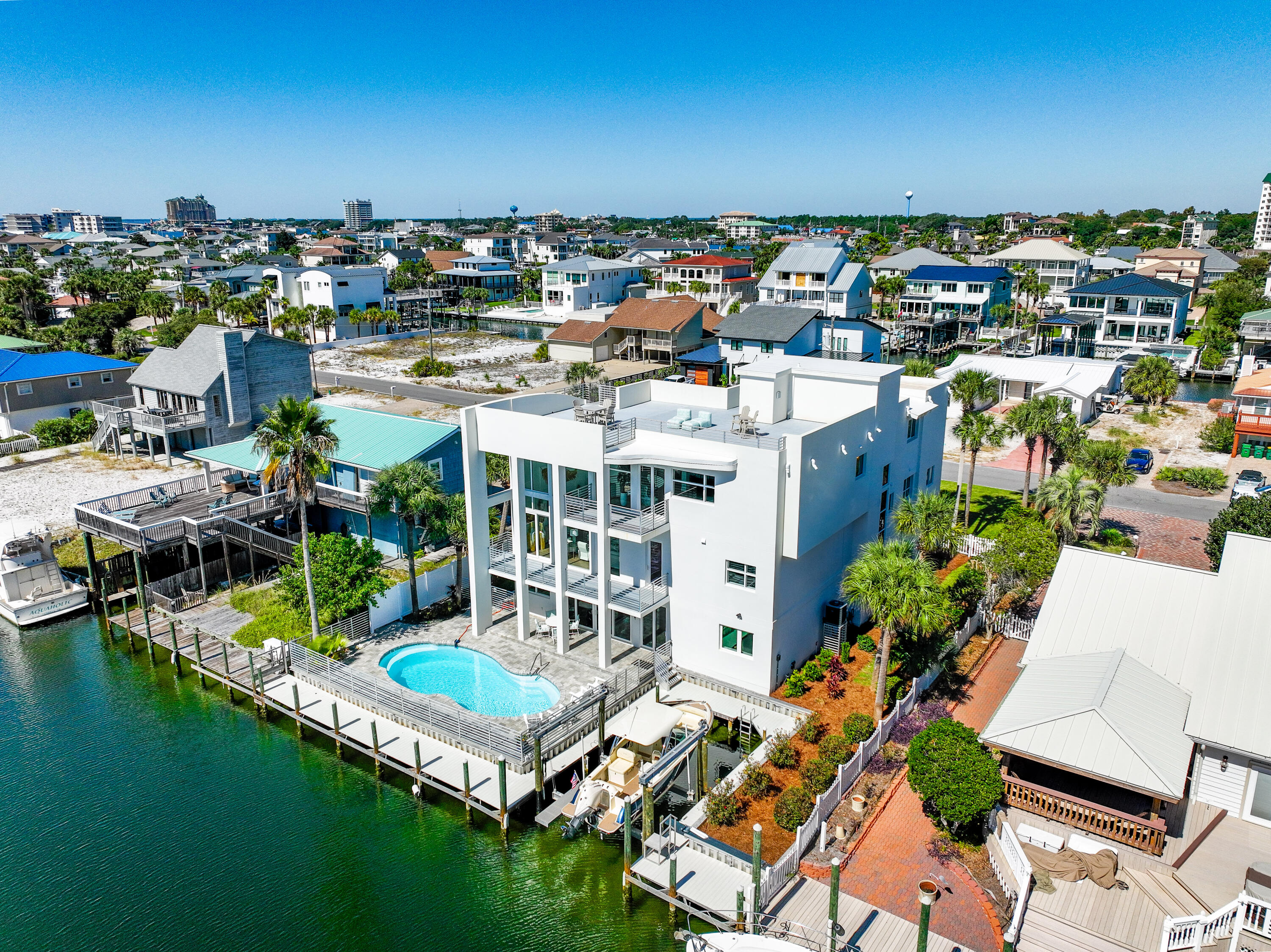 HOLIDAY ISLE - Residential