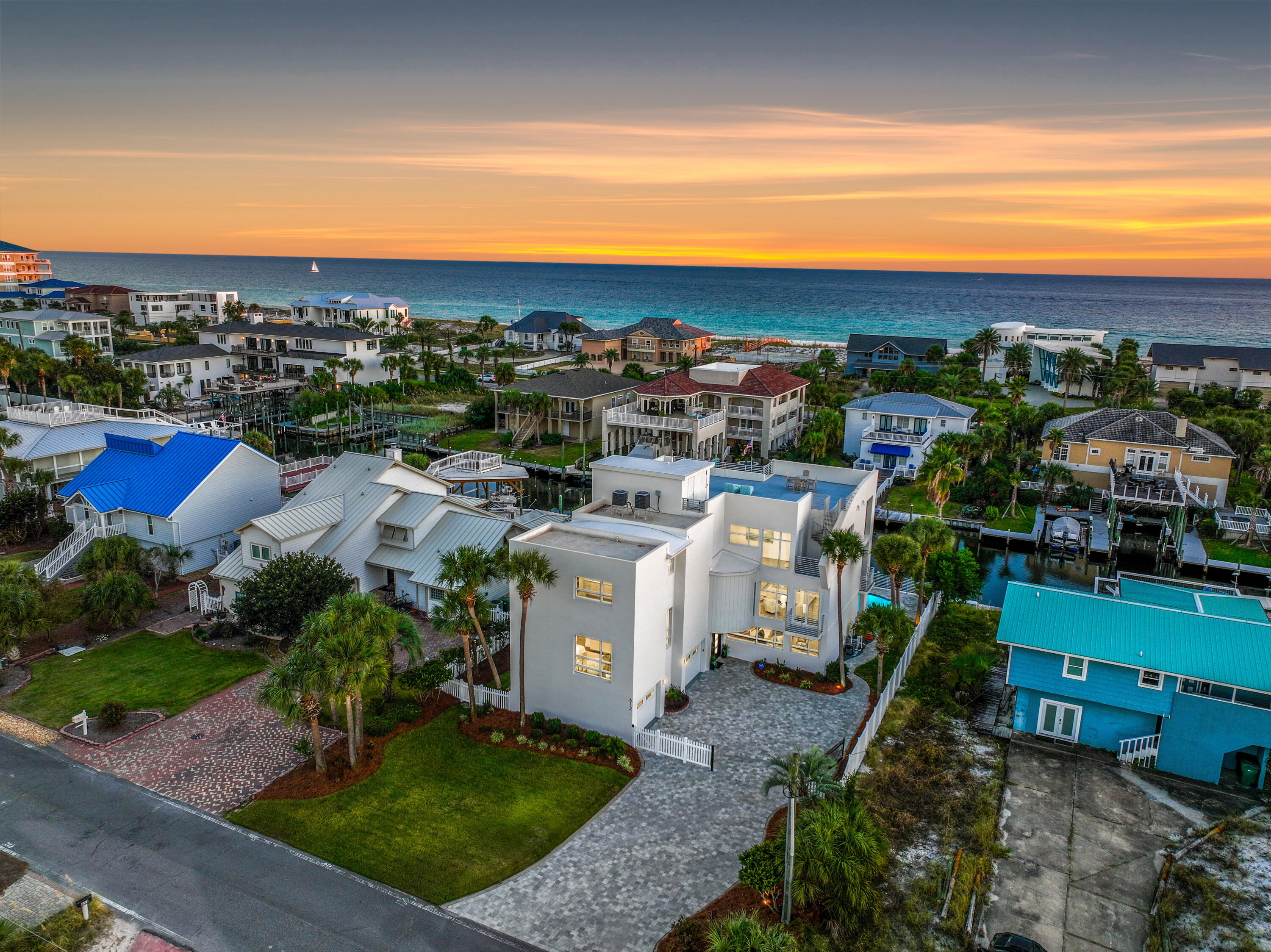 HOLIDAY ISLE - Residential