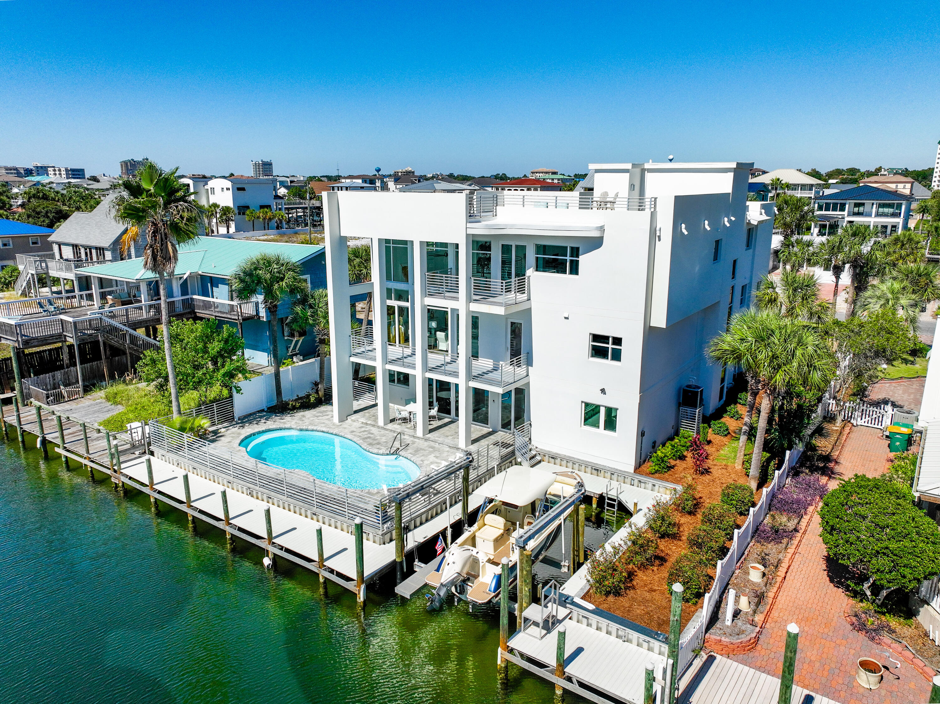 HOLIDAY ISLE - Residential