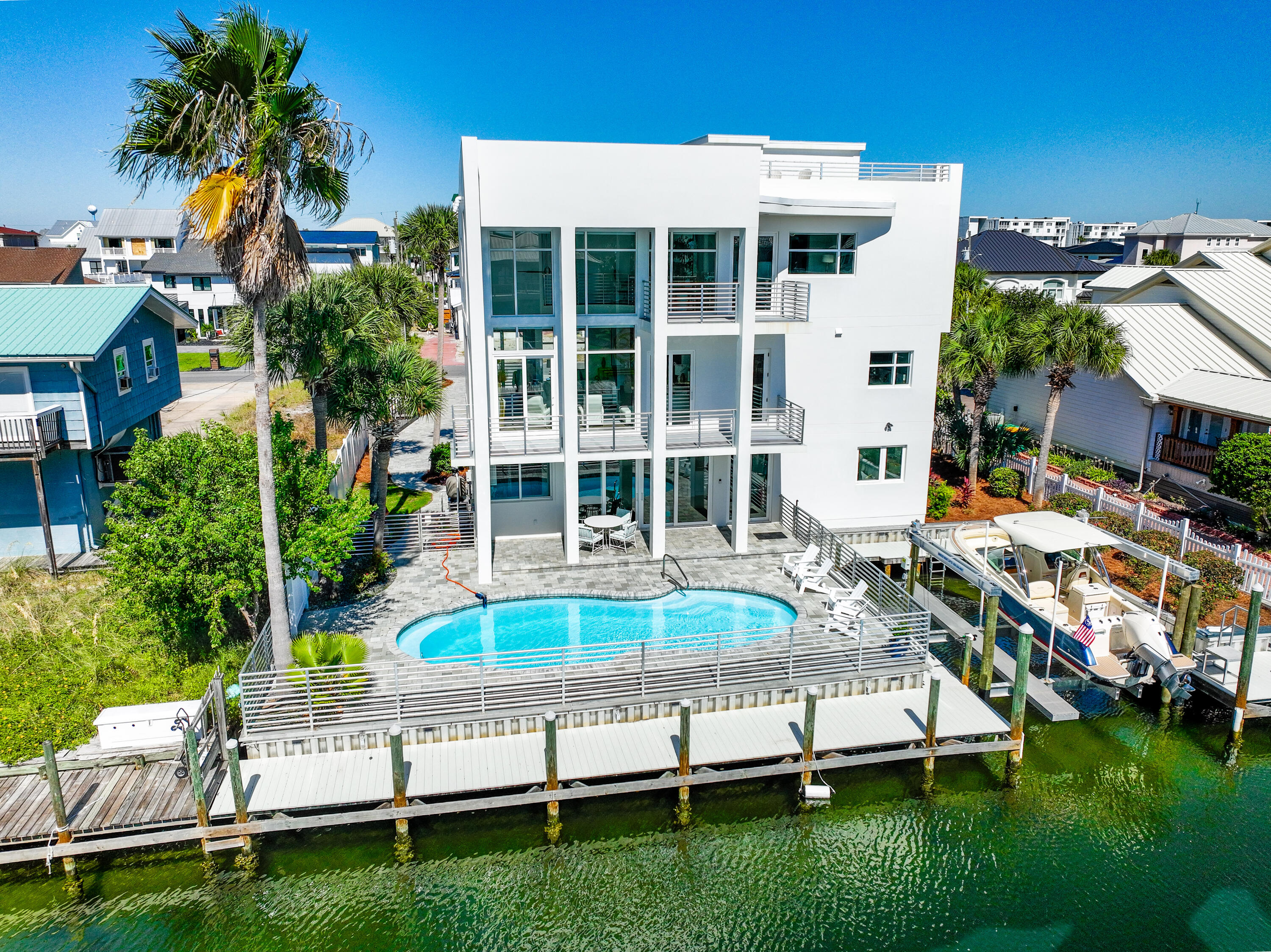 HOLIDAY ISLE - Residential
