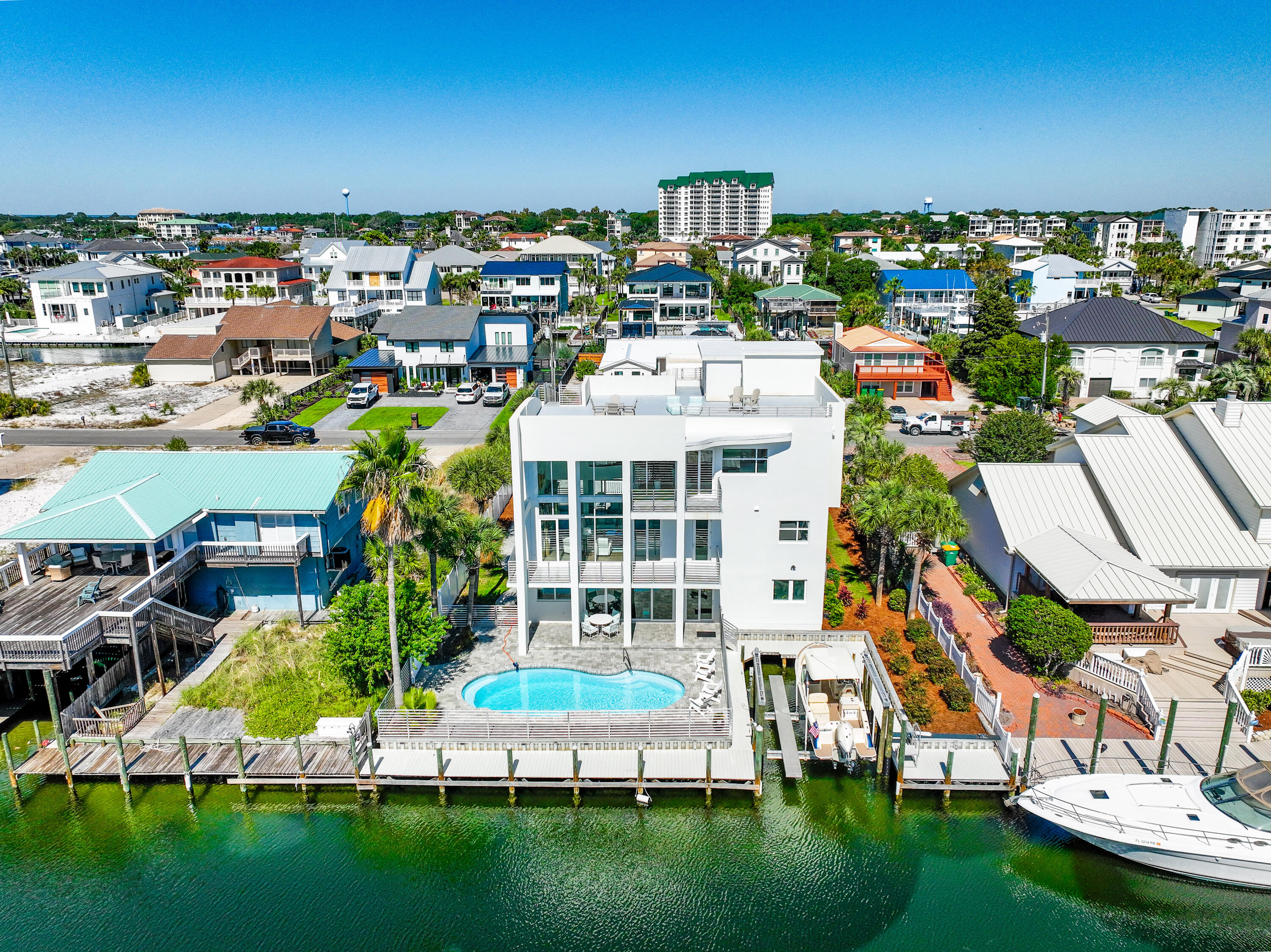HOLIDAY ISLE - Residential