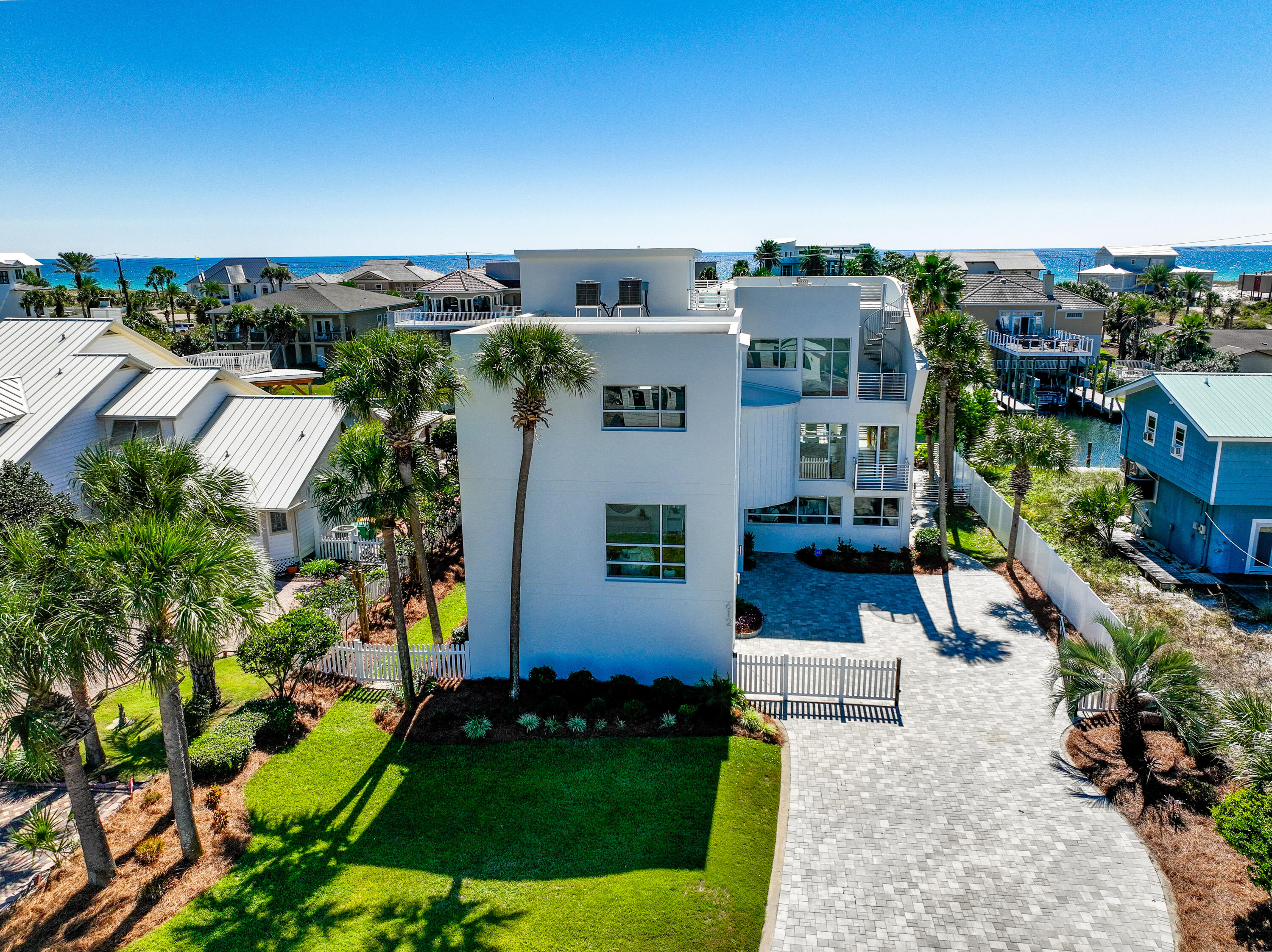 HOLIDAY ISLE - Residential