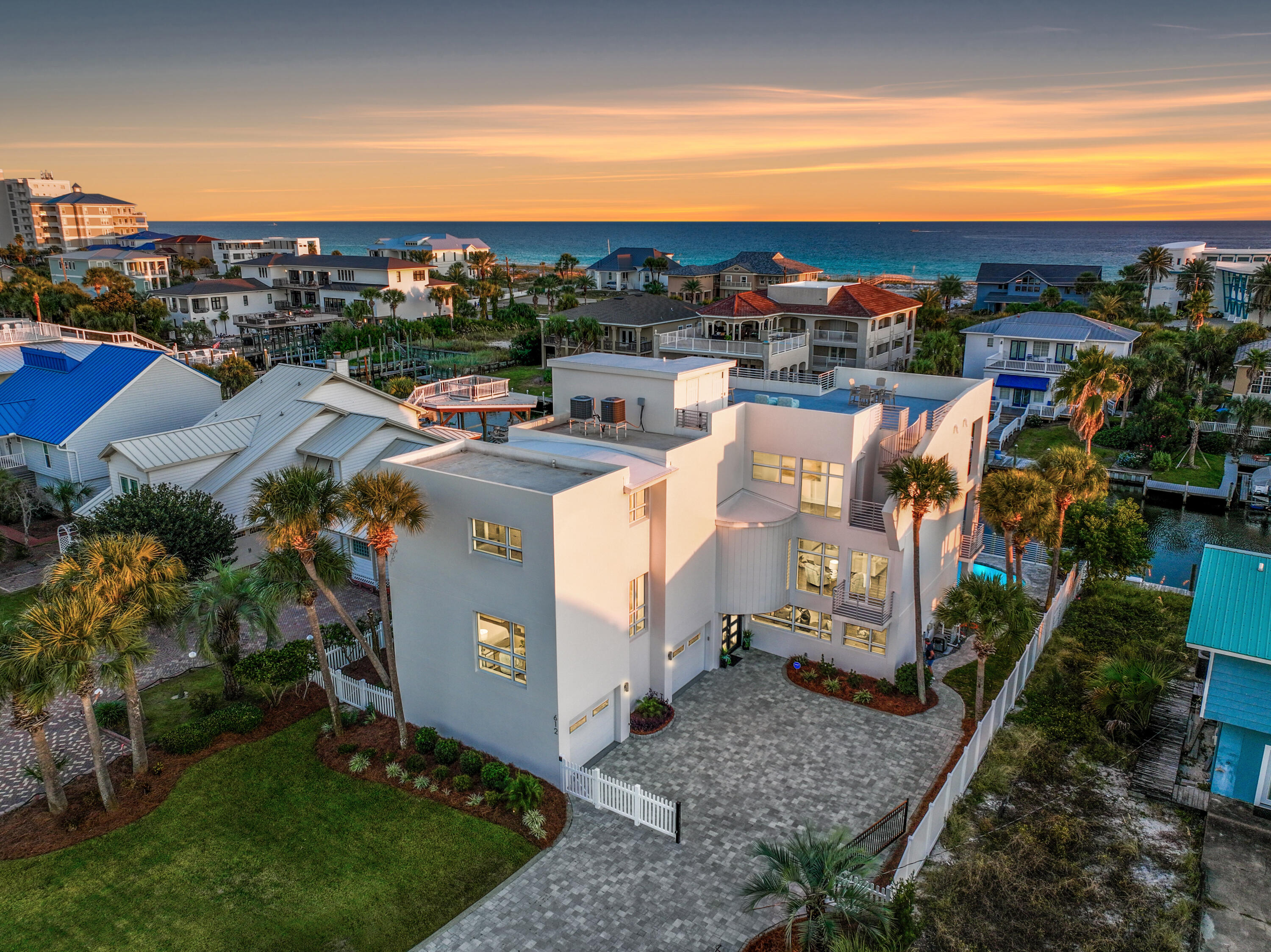 HOLIDAY ISLE - Residential