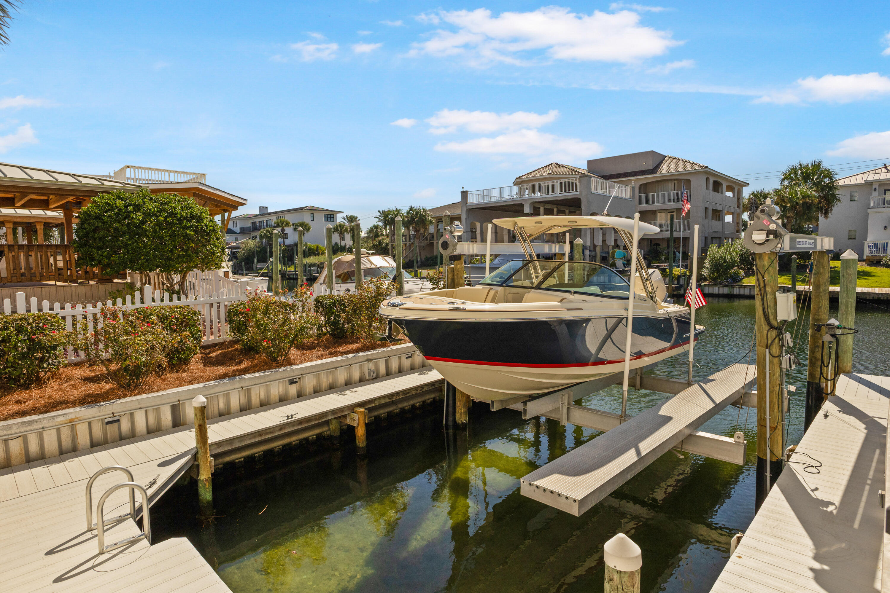 HOLIDAY ISLE - Residential