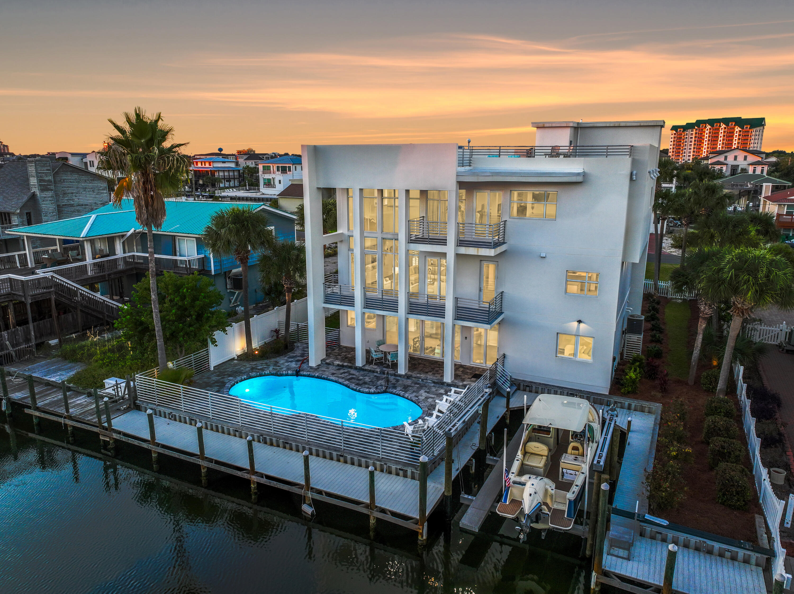 HOLIDAY ISLE - Residential