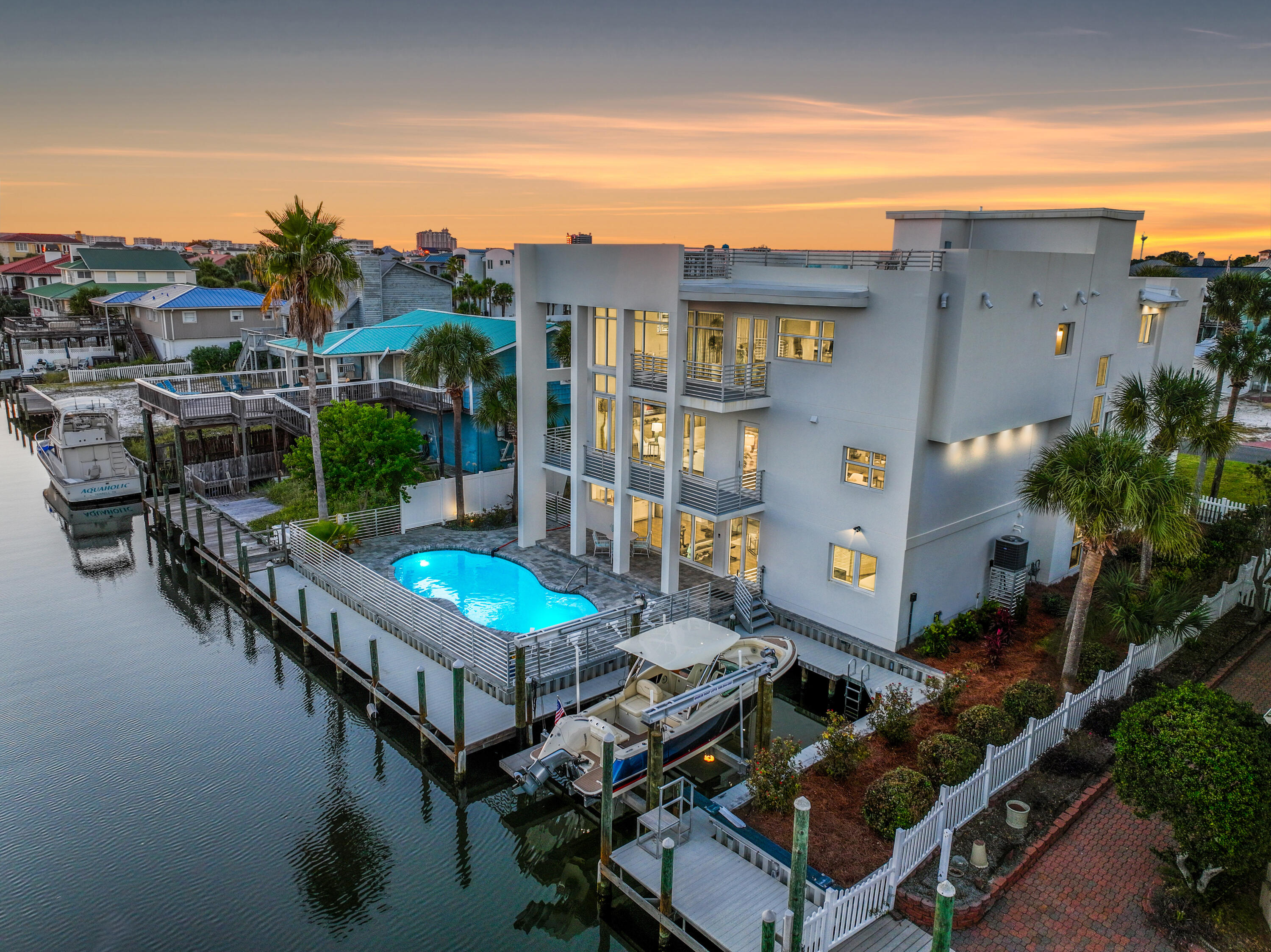 HOLIDAY ISLE - Residential