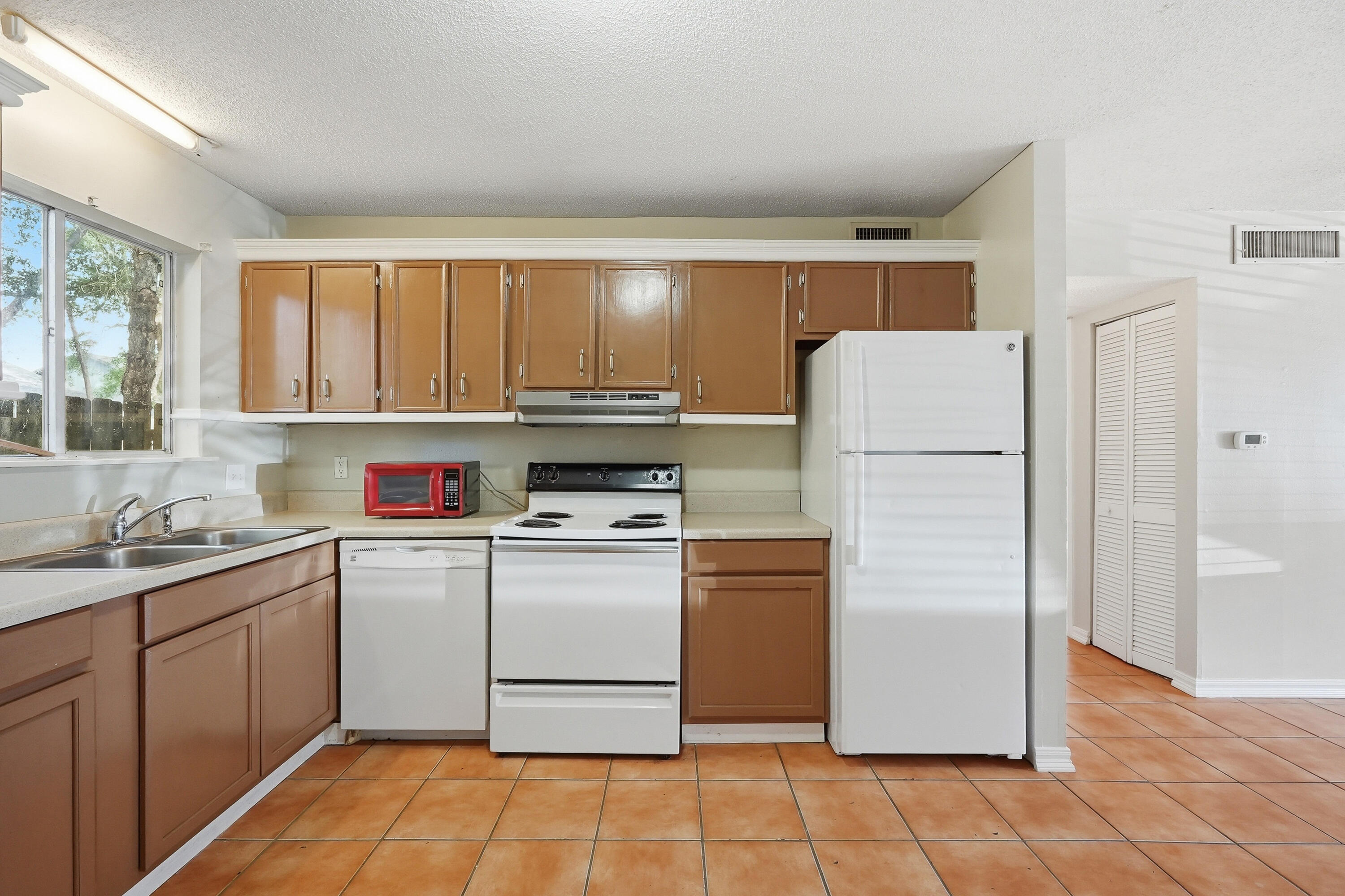 COLLEGE PARK CONDO - Residential Lease
