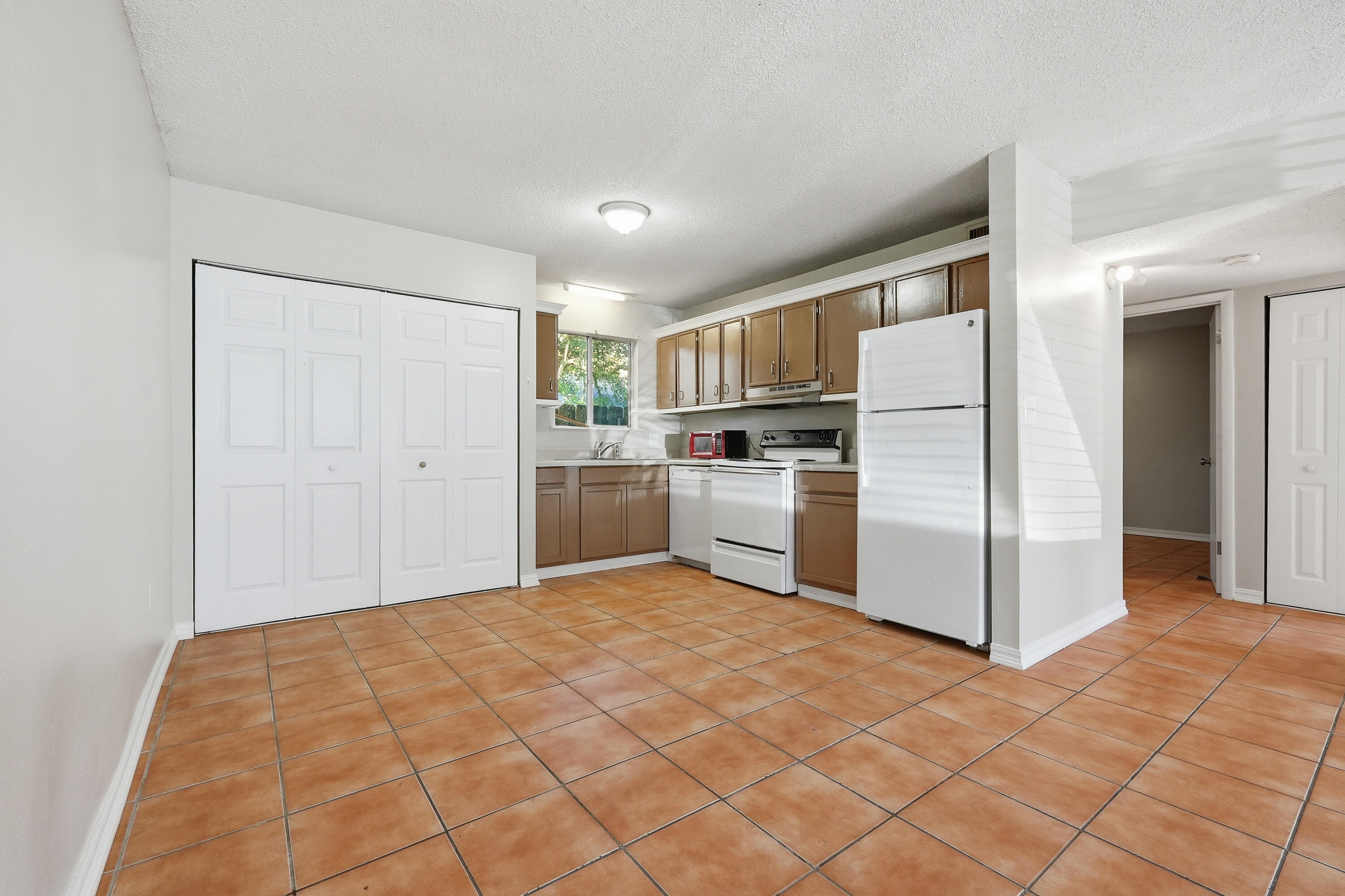 COLLEGE PARK CONDO - Residential Lease