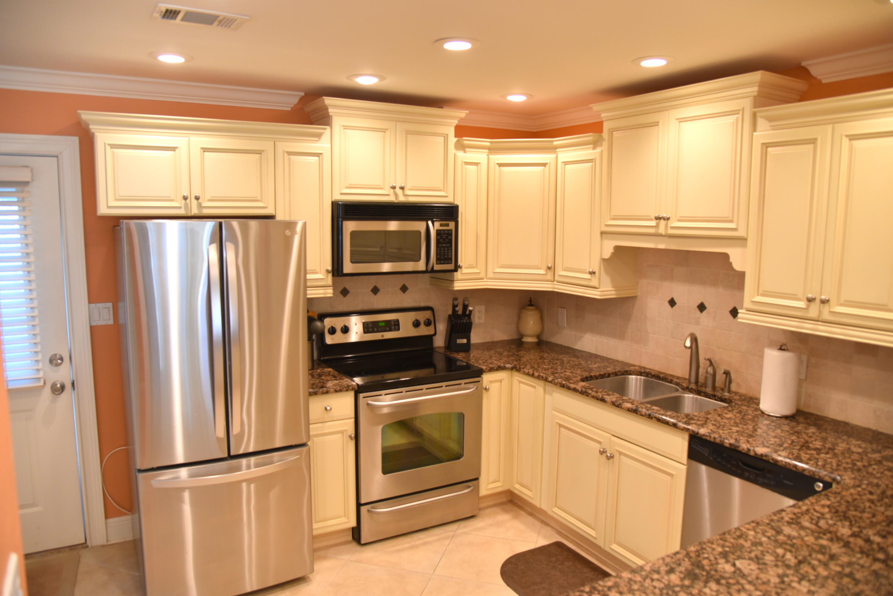WOODLAND SHORES TOWNHOMES PHASE III - Residential