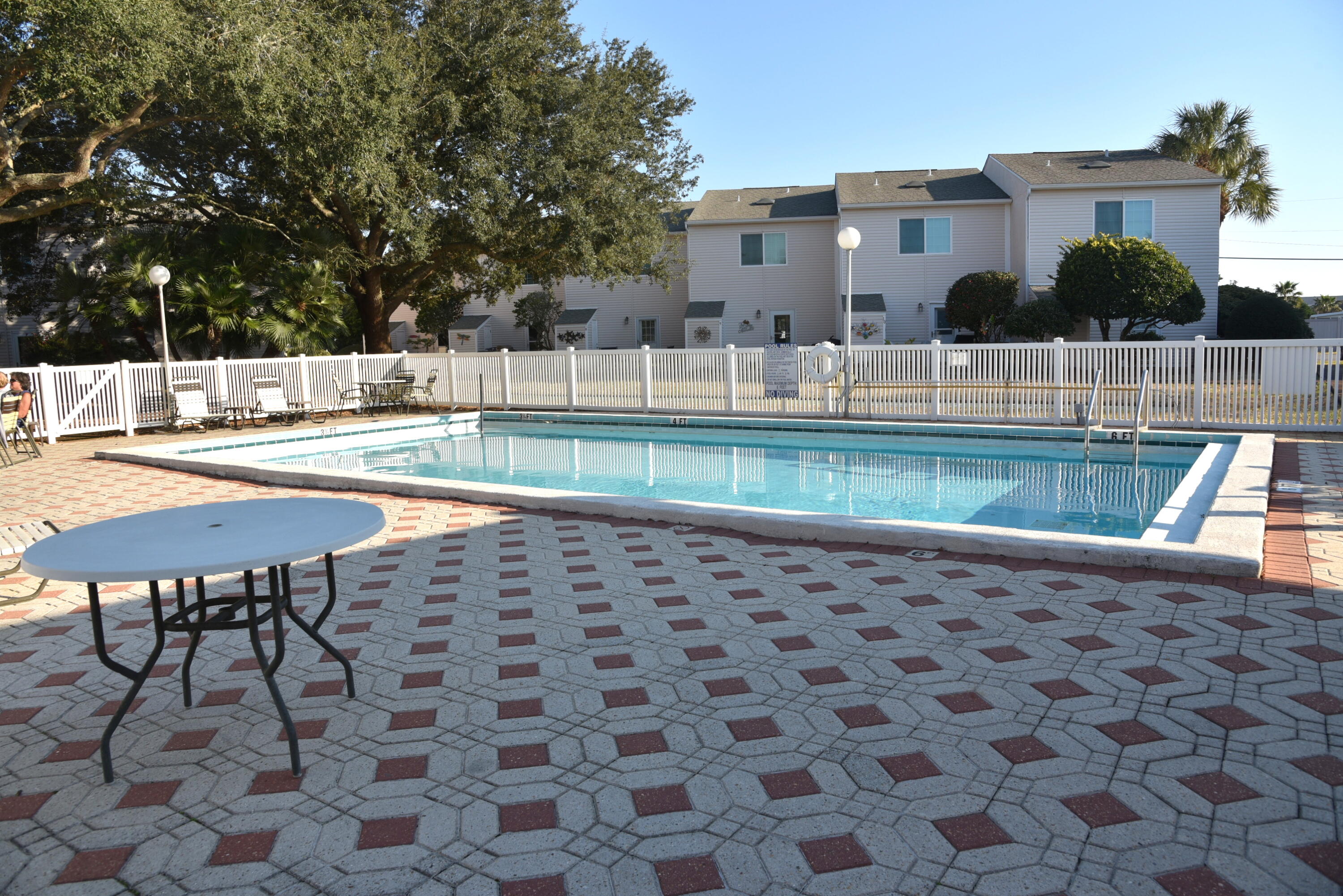 WOODLAND SHORES TOWNHOMES PHASE III - Residential