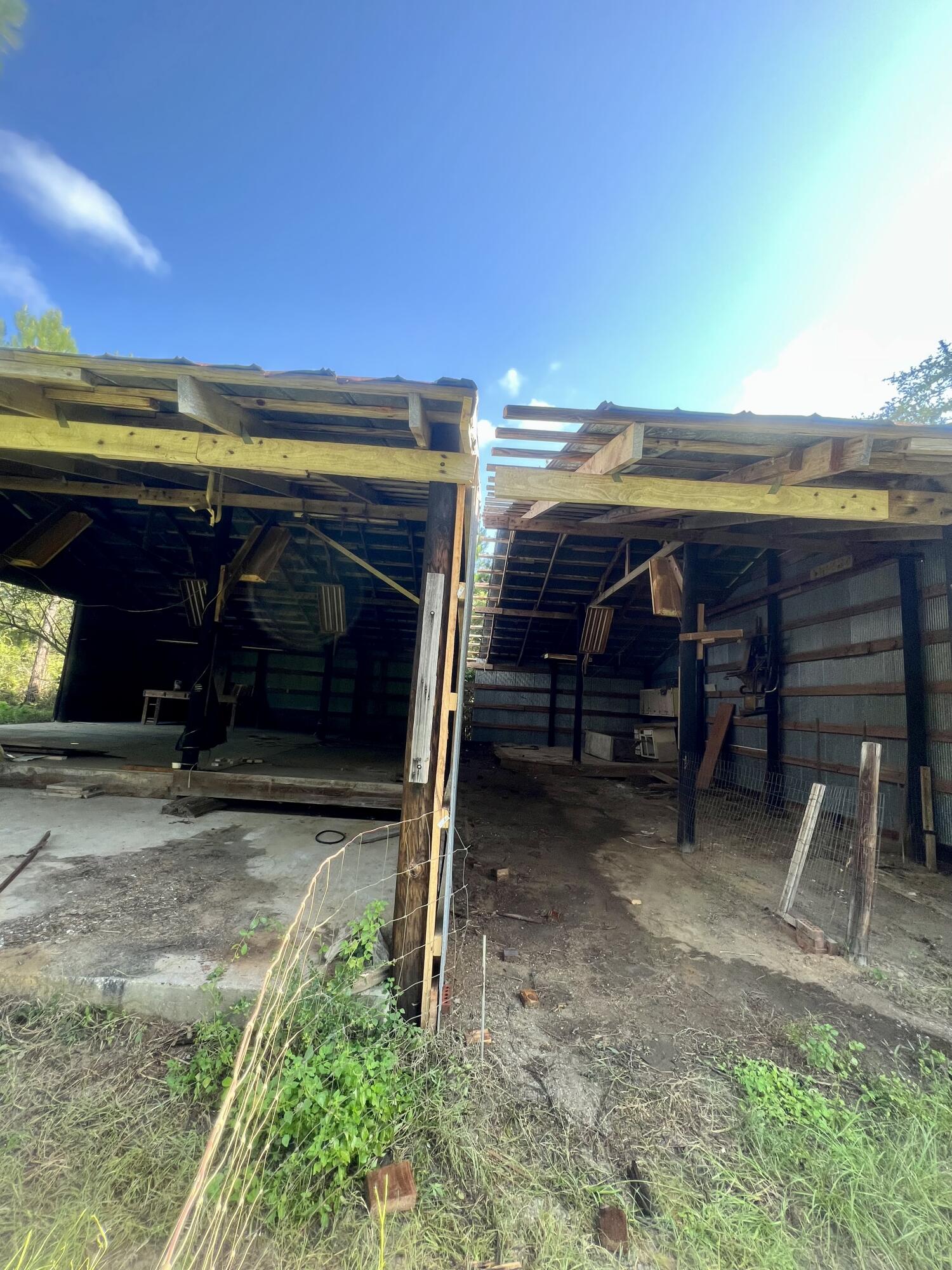 METES & BOUNDS - Land