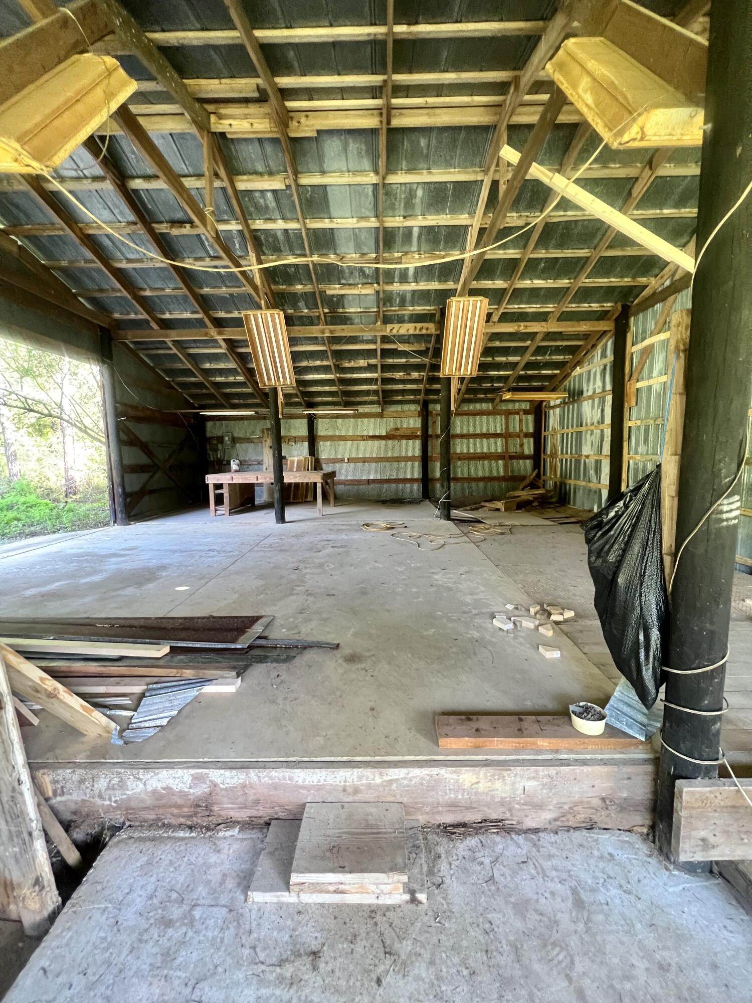 METES & BOUNDS - Land