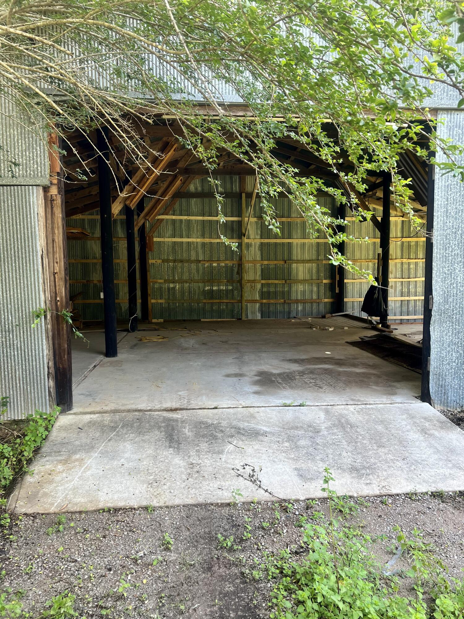 METES & BOUNDS - Land