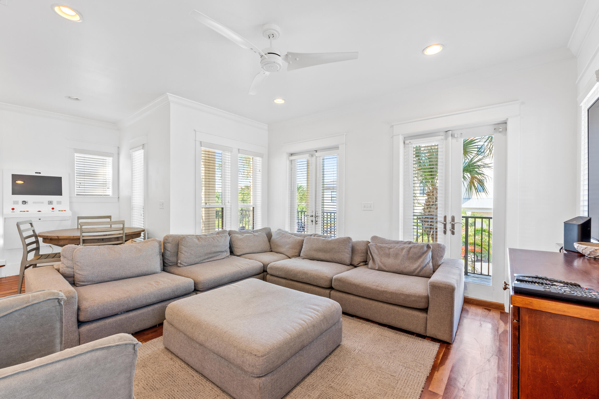 FRANGISTA BEACH 2ND ADDN - Residential