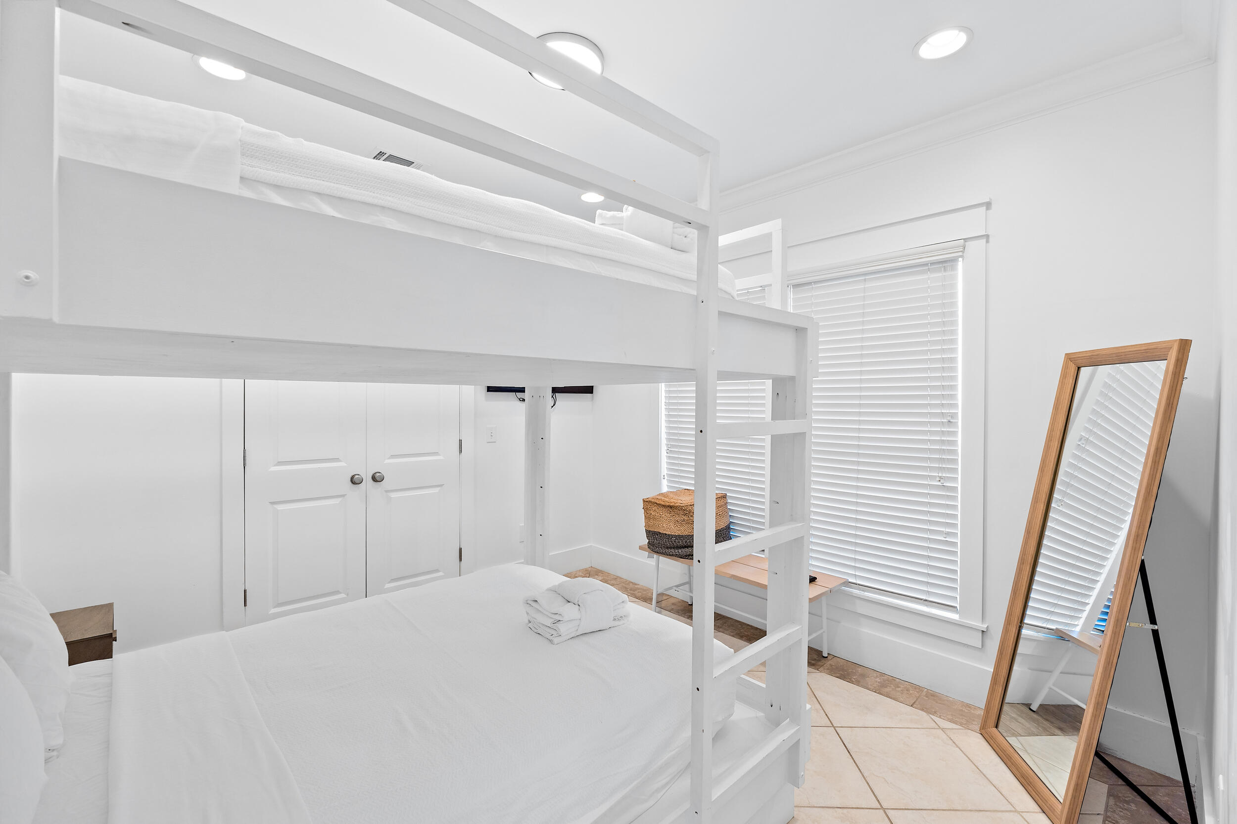 FRANGISTA BEACH 2ND ADDN - Residential