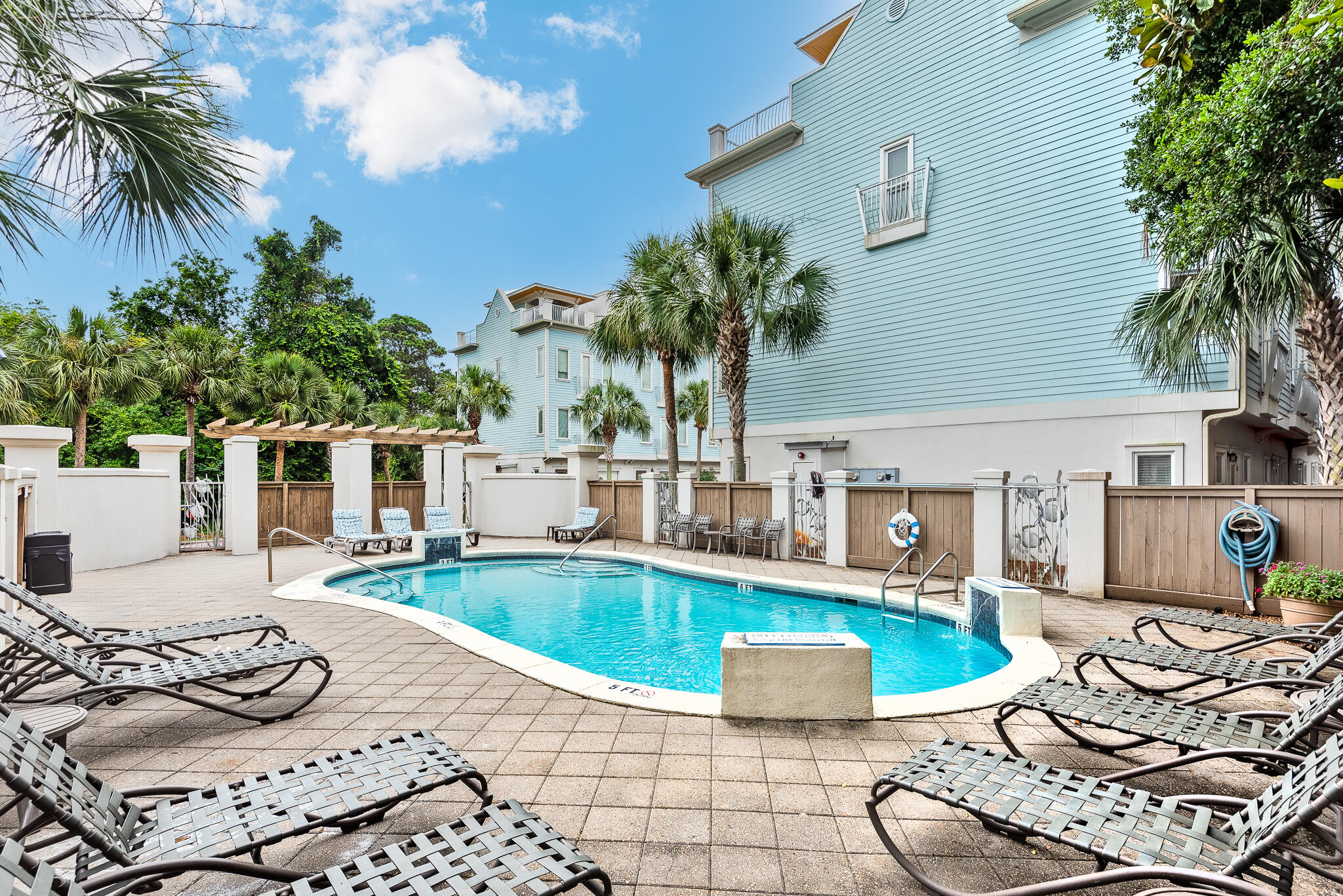 SUMMER PLACE - Residential