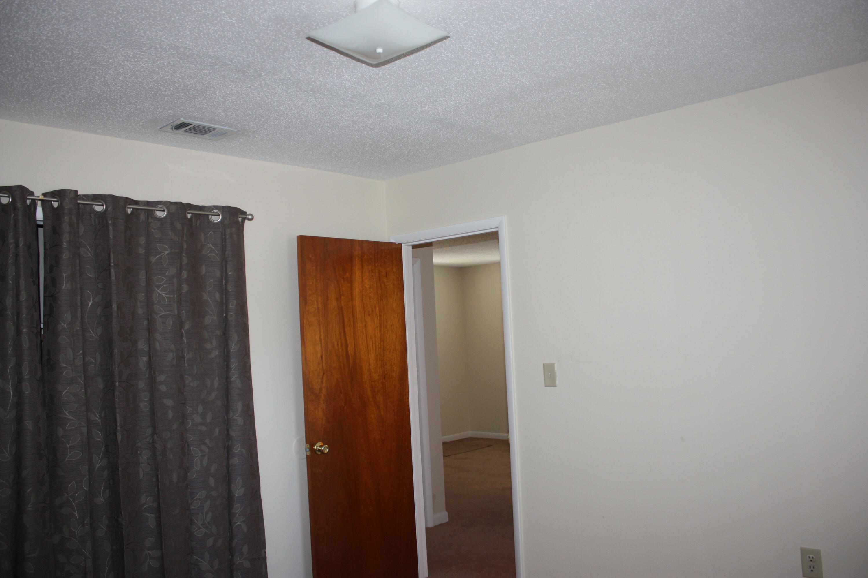 PINE MEADOWS 1ST ADDN - Residential Lease
