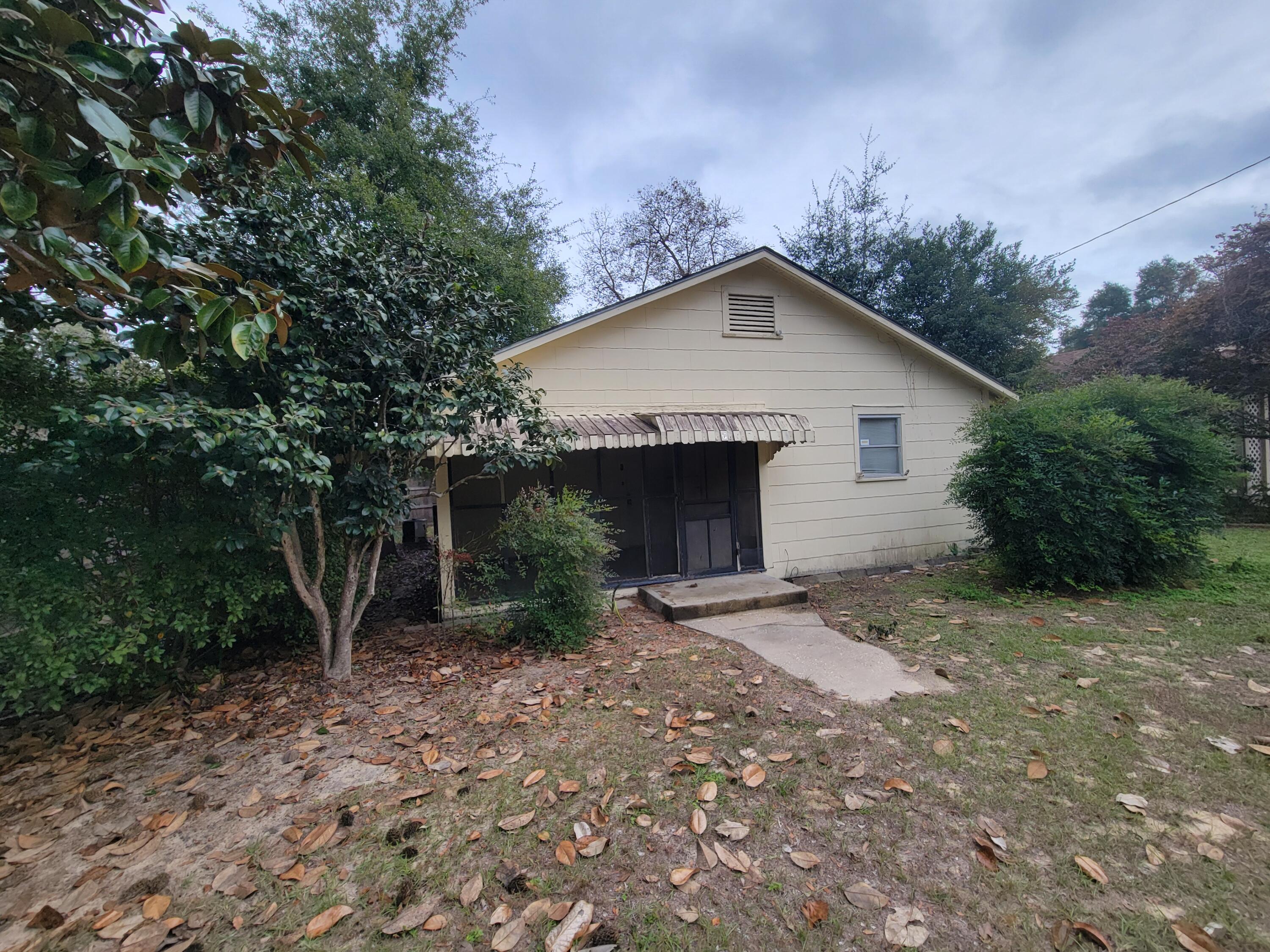 Cute little in-town older home that needs a little TLC.   Has city water and sewer.