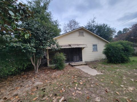 A home in DeFuniak Springs