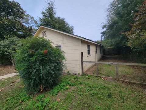 A home in DeFuniak Springs