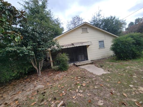 A home in DeFuniak Springs