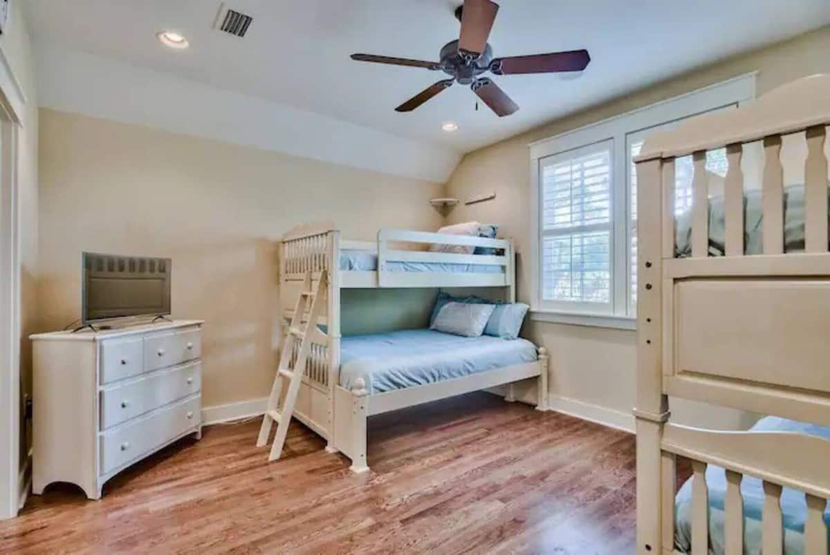 BUNGALOS AT SANDESTIN - Residential