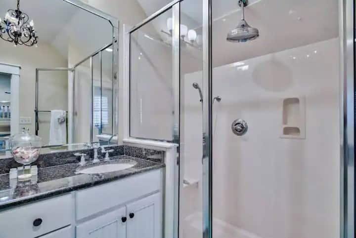 BUNGALOS AT SANDESTIN - Residential