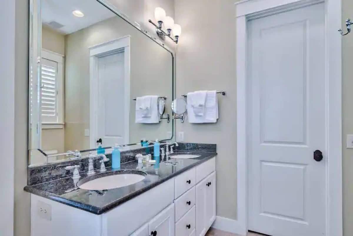 BUNGALOS AT SANDESTIN - Residential