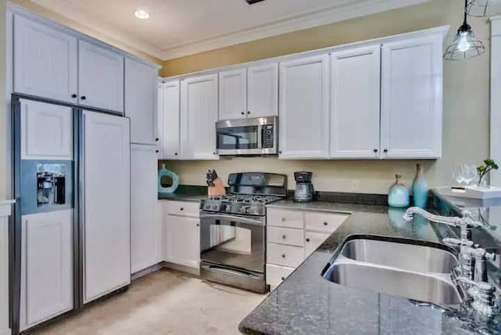 BUNGALOS AT SANDESTIN - Residential