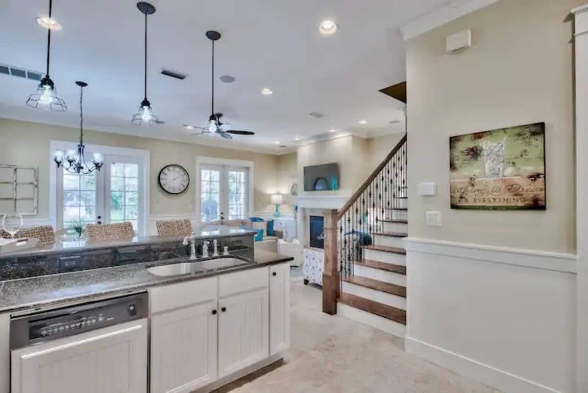 BUNGALOS AT SANDESTIN - Residential