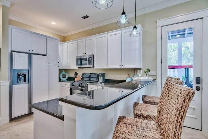 BUNGALOS AT SANDESTIN - Residential