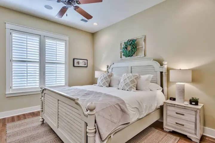 BUNGALOS AT SANDESTIN - Residential