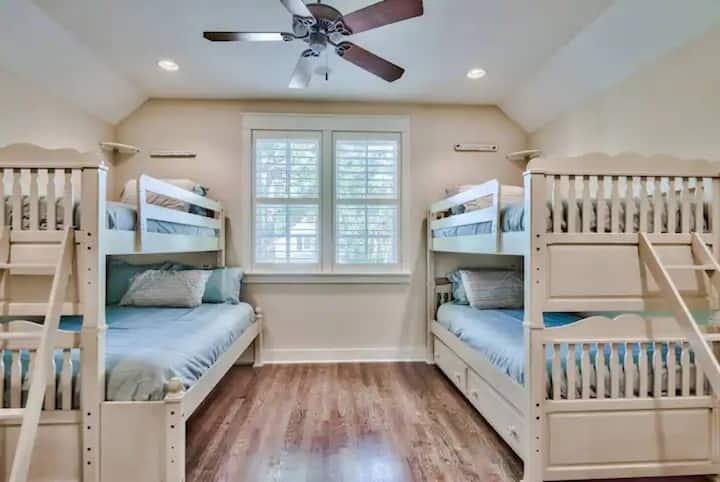 BUNGALOS AT SANDESTIN - Residential