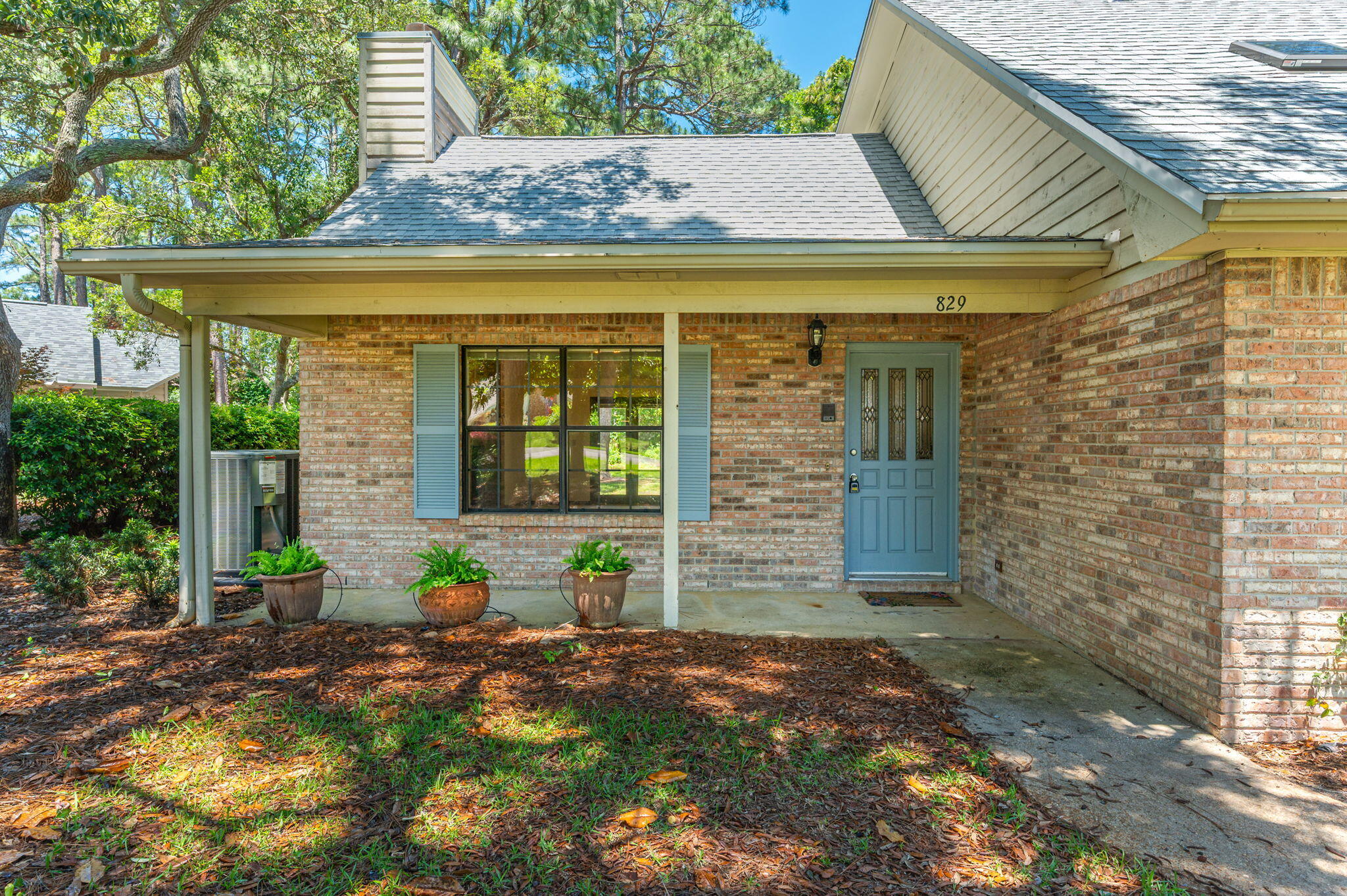 829 S Turnberry Cove