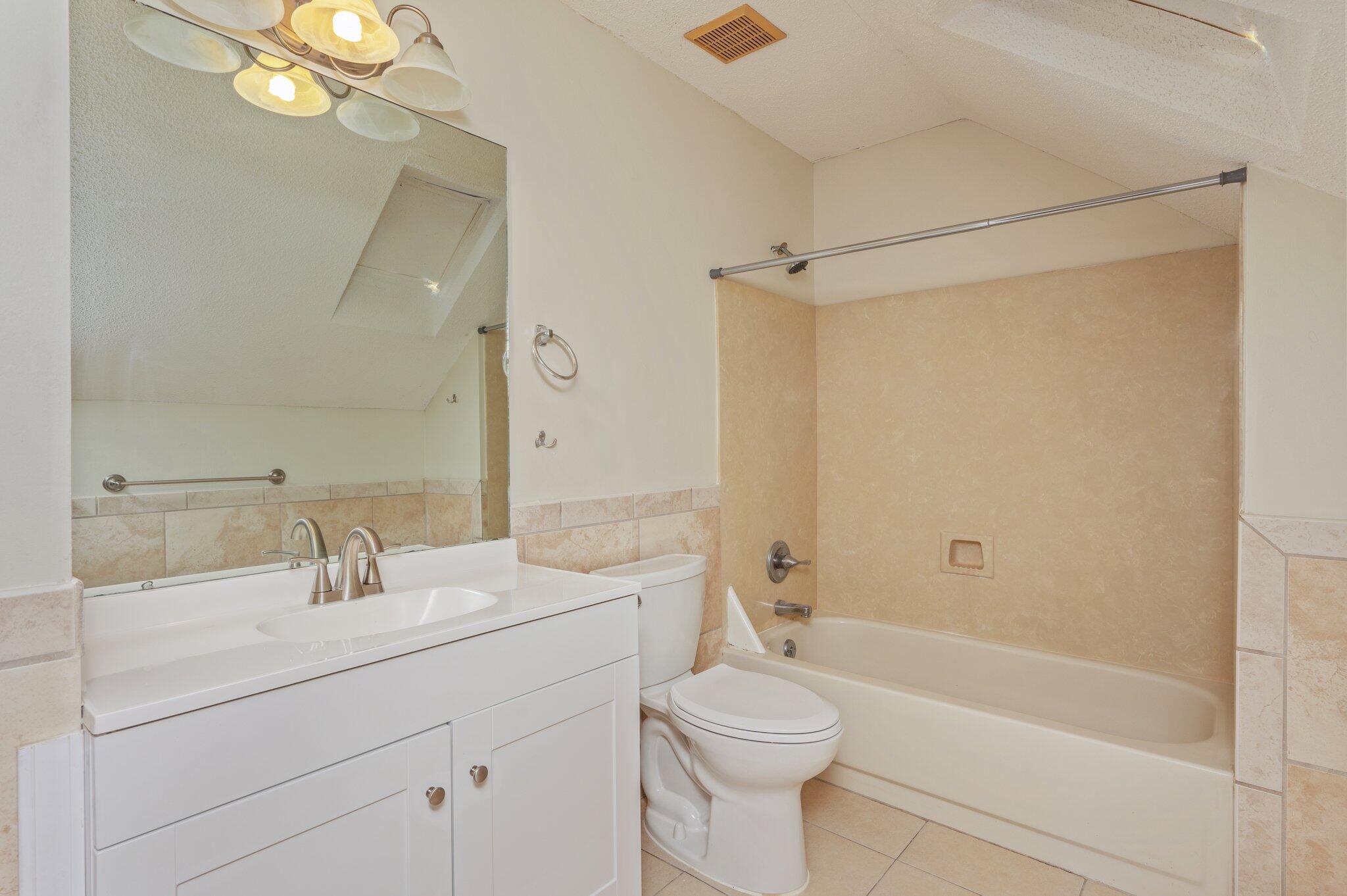 ST ANDREWS EAST BLUEWATER BAY - Residential