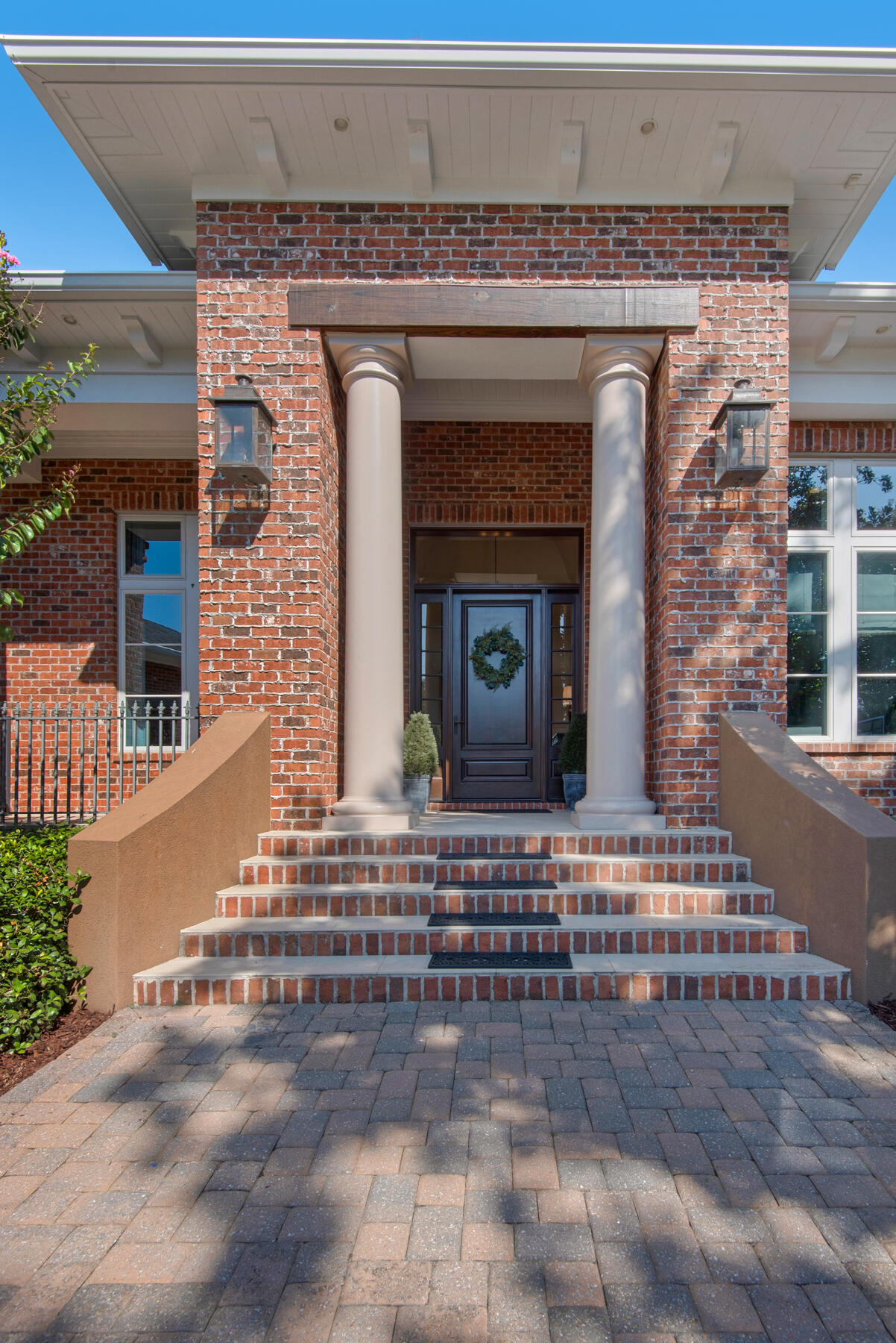 ELLIOTTS POINT - Residential