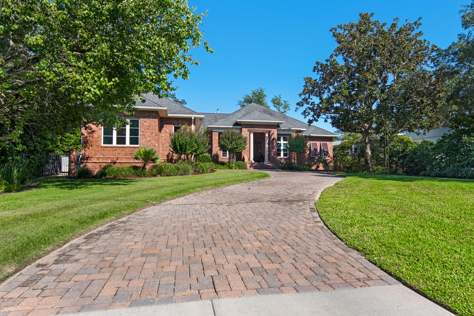 ELLIOTTS POINT - Residential