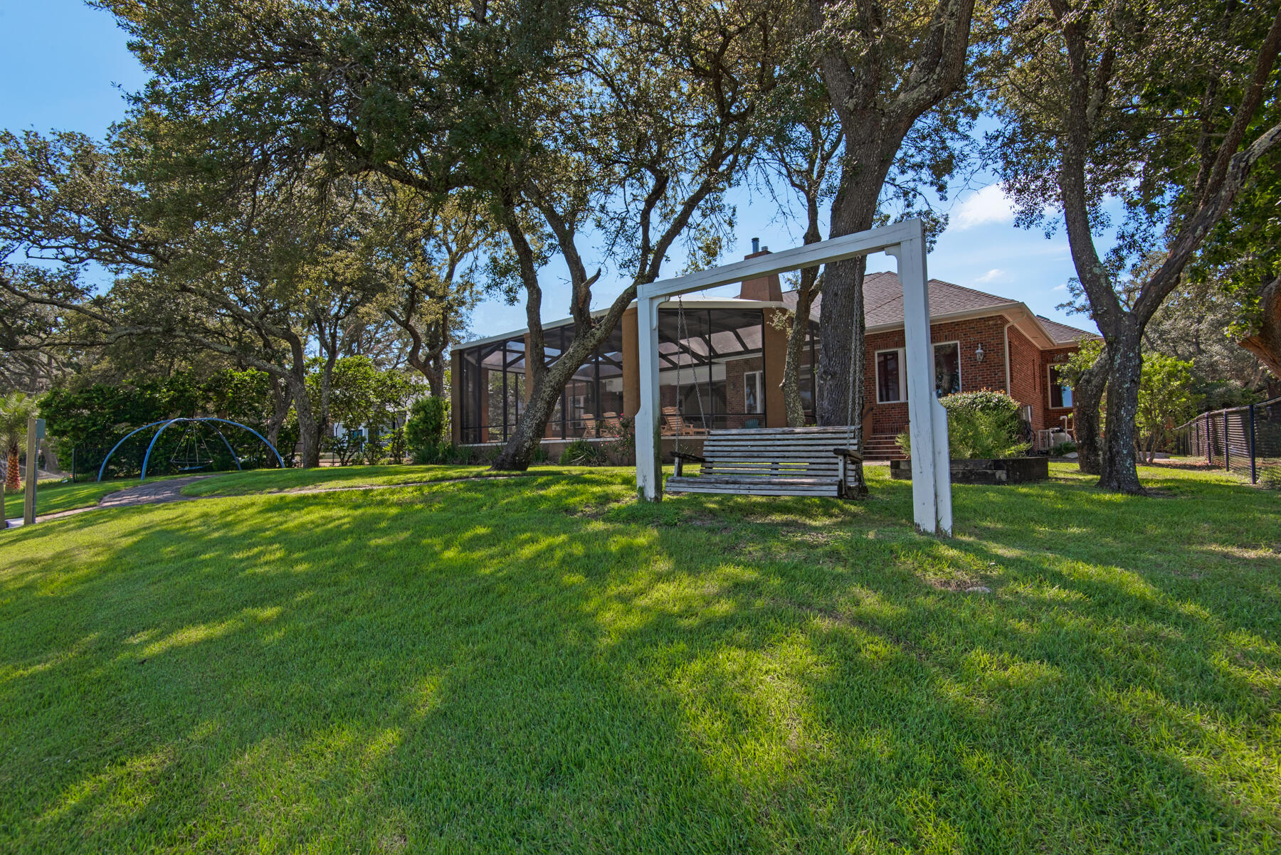 ELLIOTTS POINT - Residential