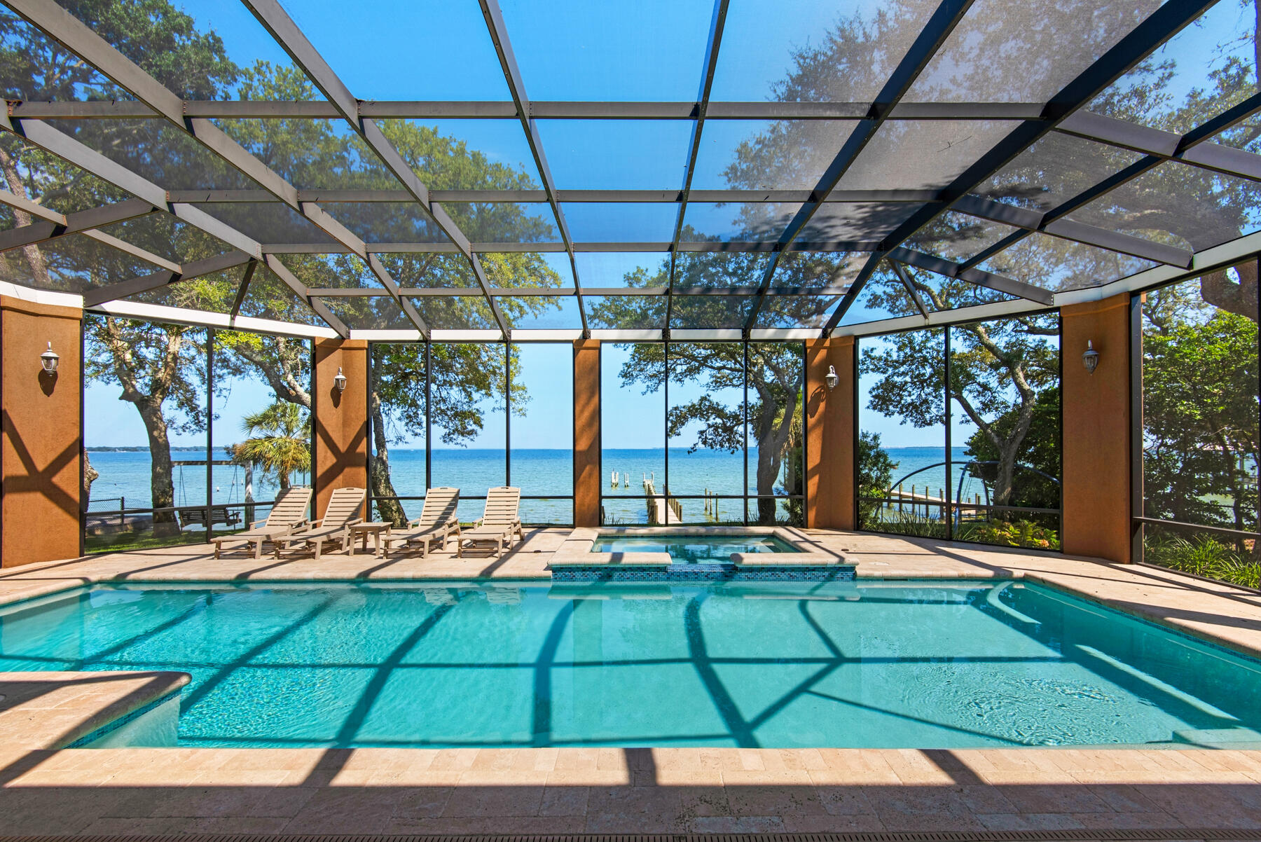 ELLIOTTS POINT - Residential