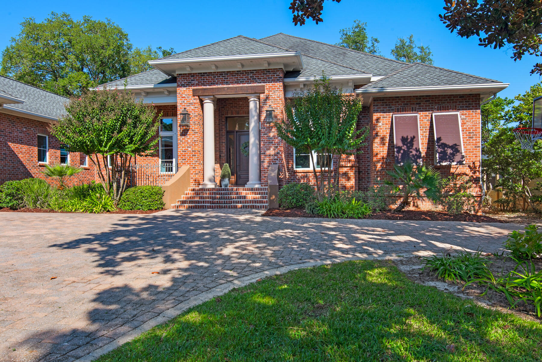 ELLIOTTS POINT - Residential