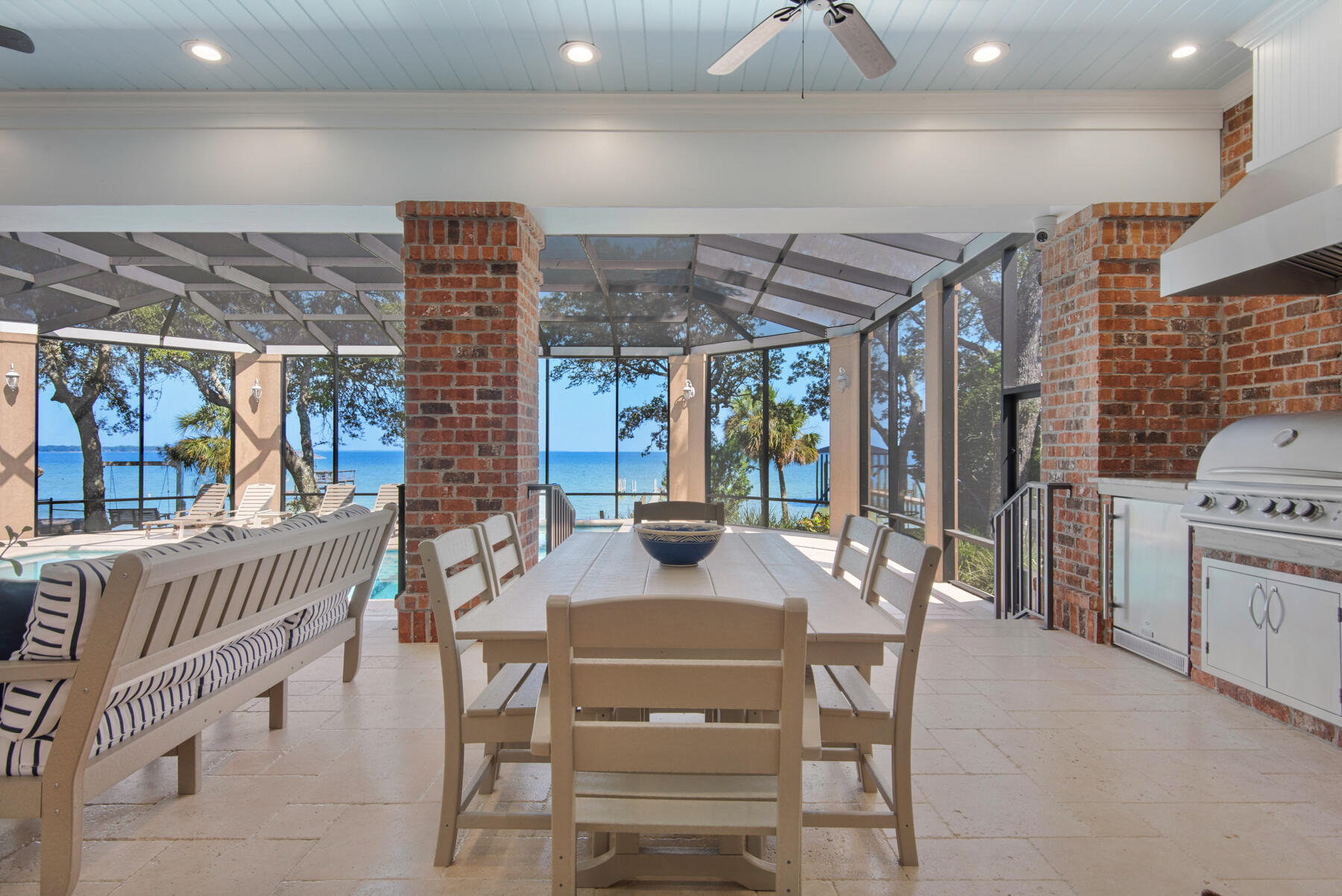 ELLIOTTS POINT - Residential
