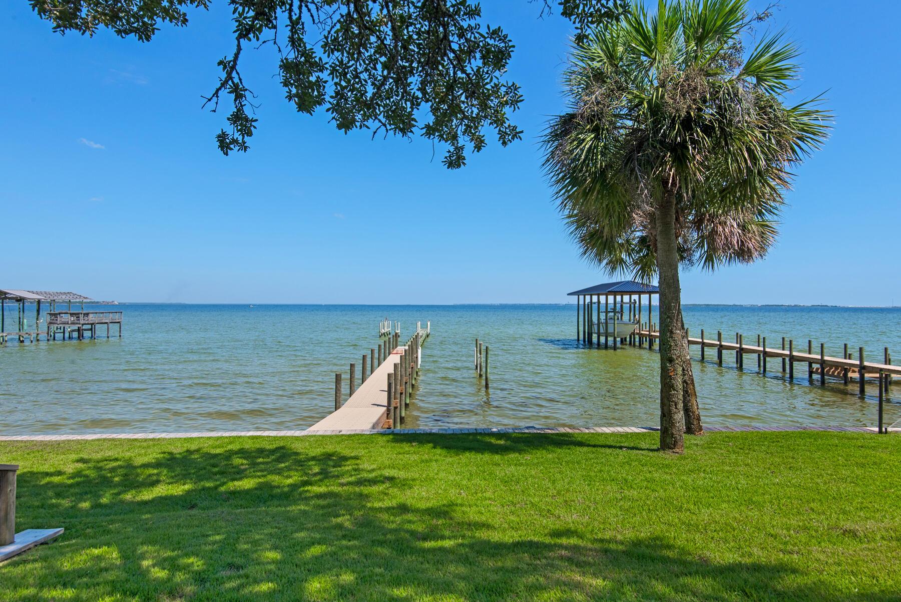 ELLIOTTS POINT - Residential