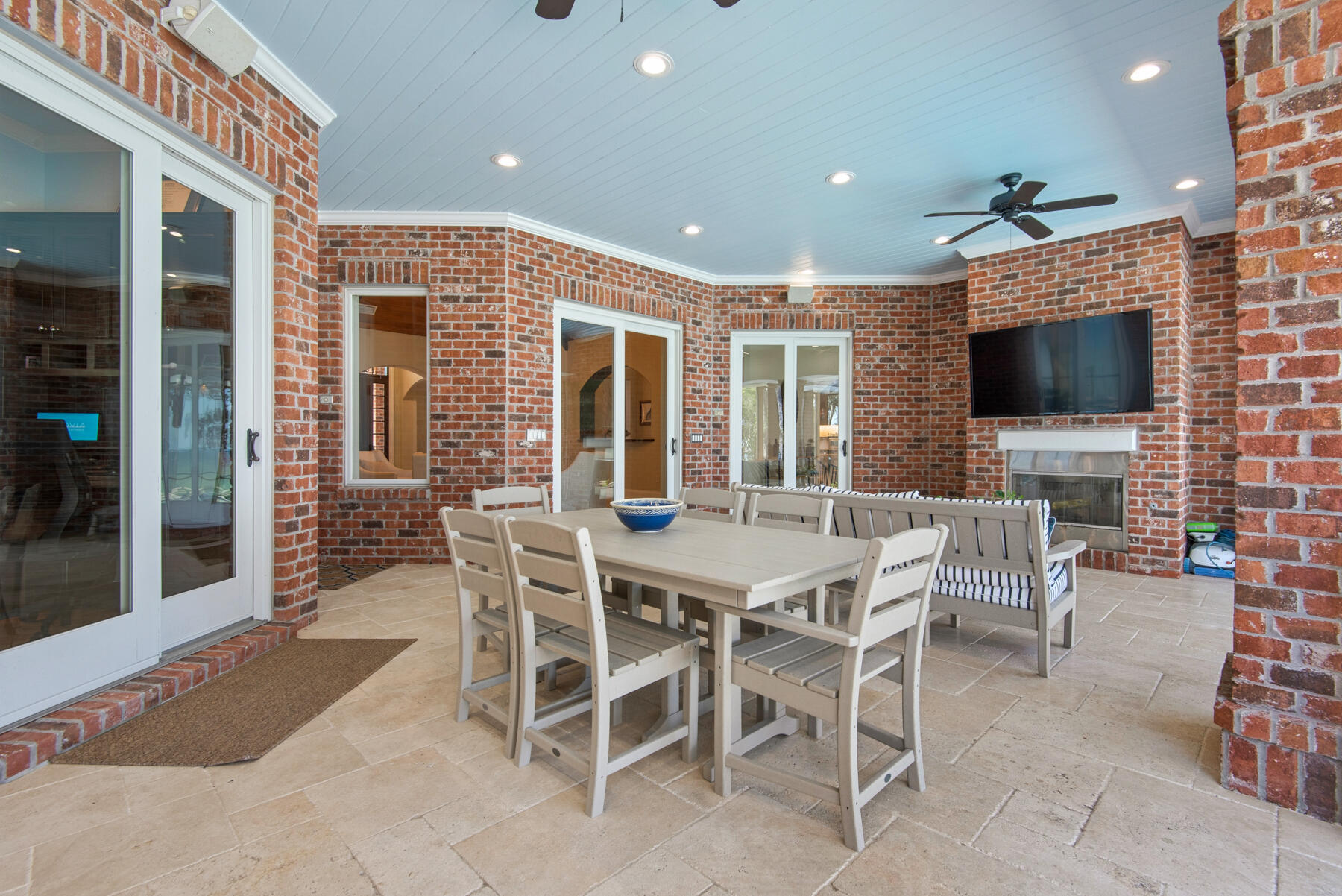 ELLIOTTS POINT - Residential