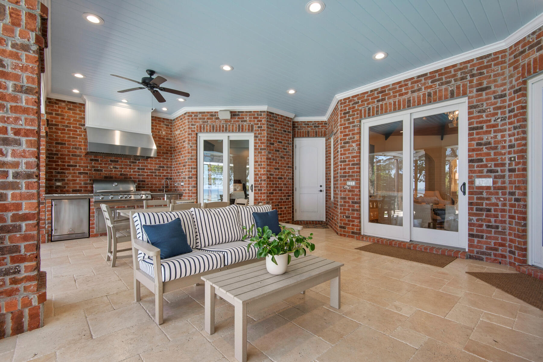 ELLIOTTS POINT - Residential