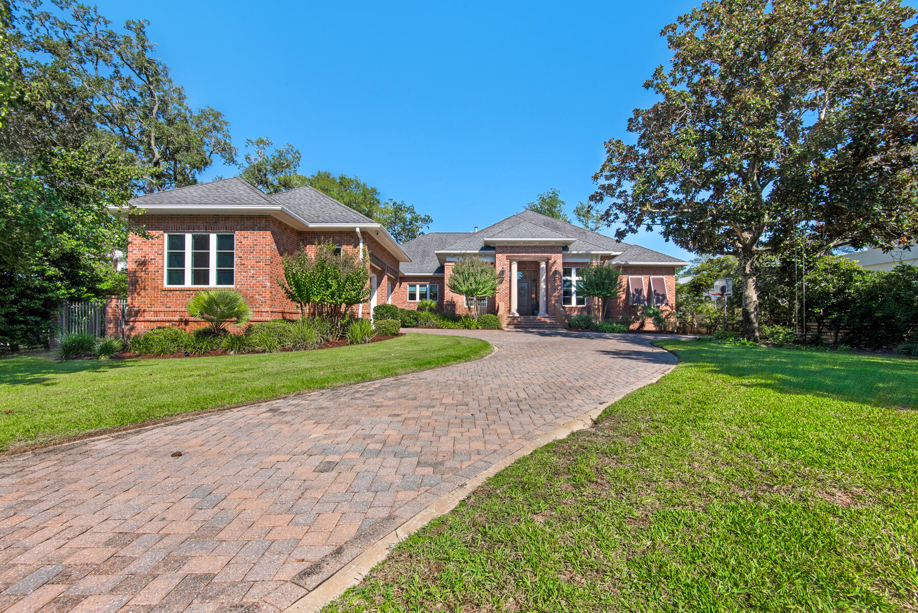 ELLIOTTS POINT - Residential