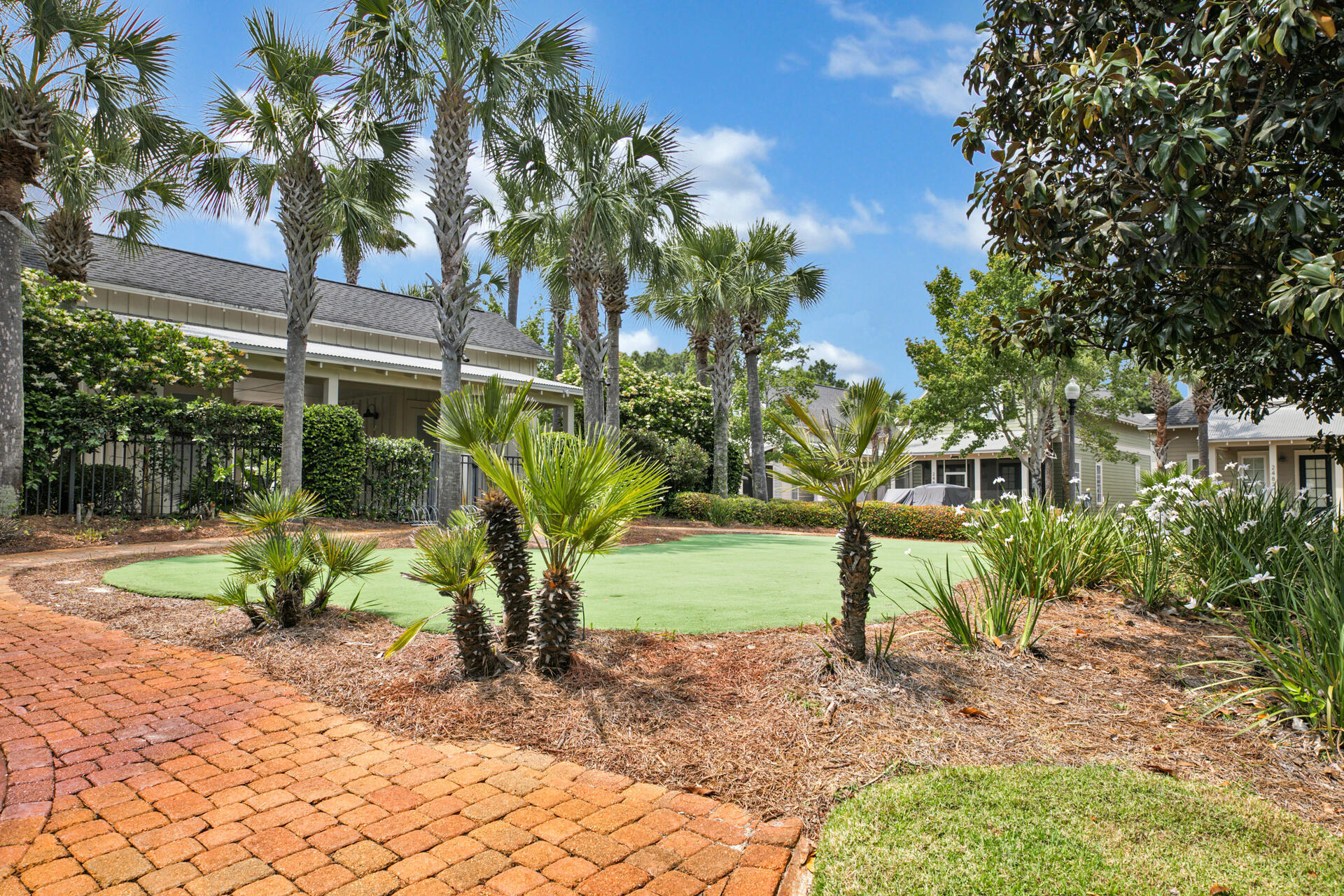 BUNGALOS AT SANDESTIN - Residential