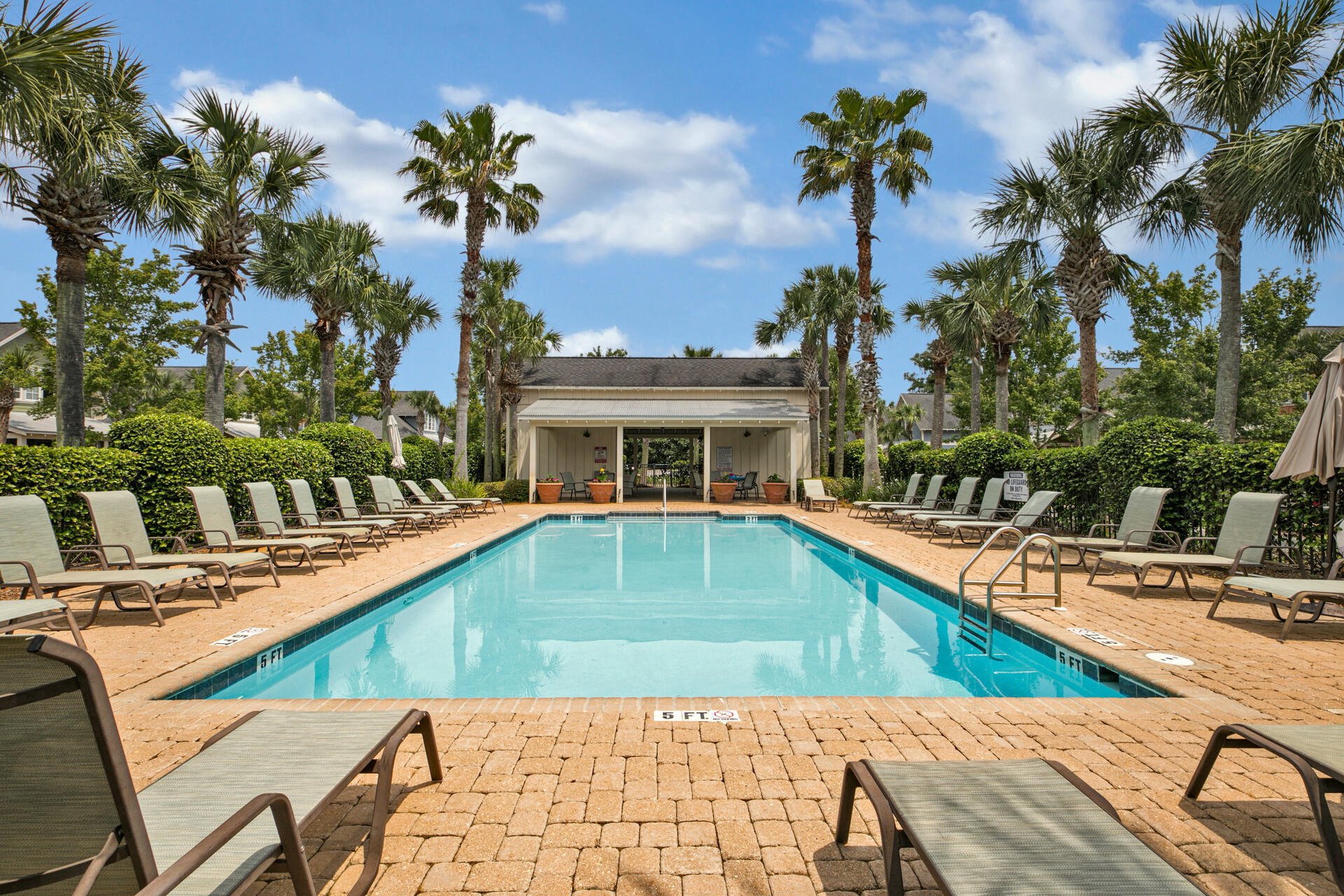 BUNGALOS AT SANDESTIN - Residential